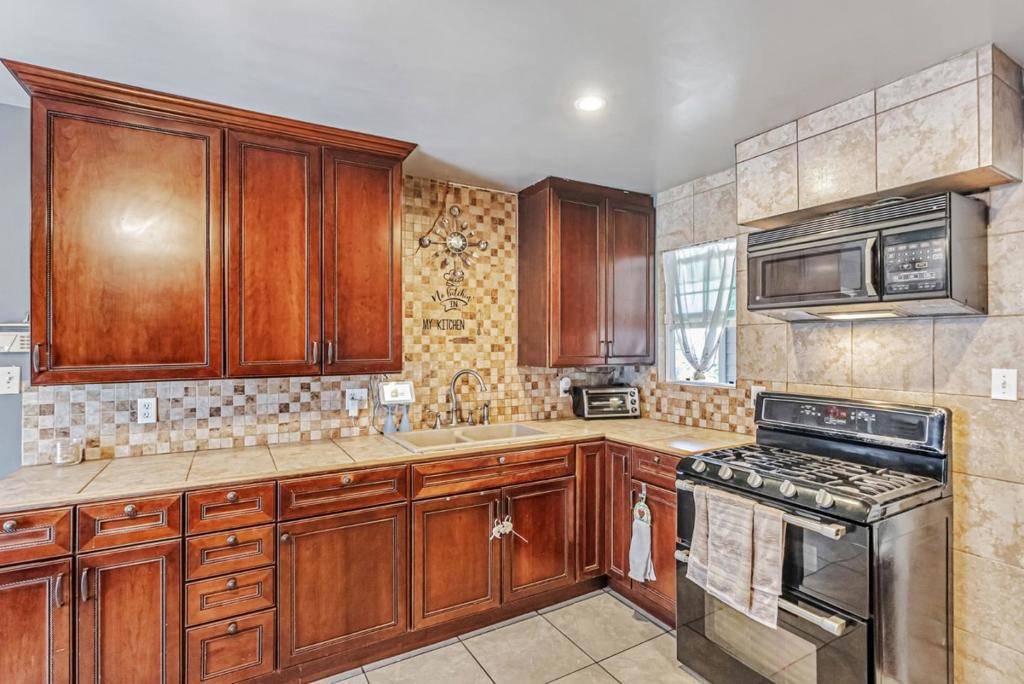 Hayward, CA 94545,26280 Adrian AVE