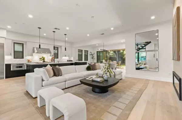 Mountain View, CA 94040,1060 Karen WAY