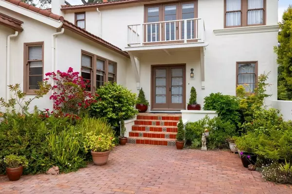 944 Bayview AVE, Pacific Grove, CA 93950