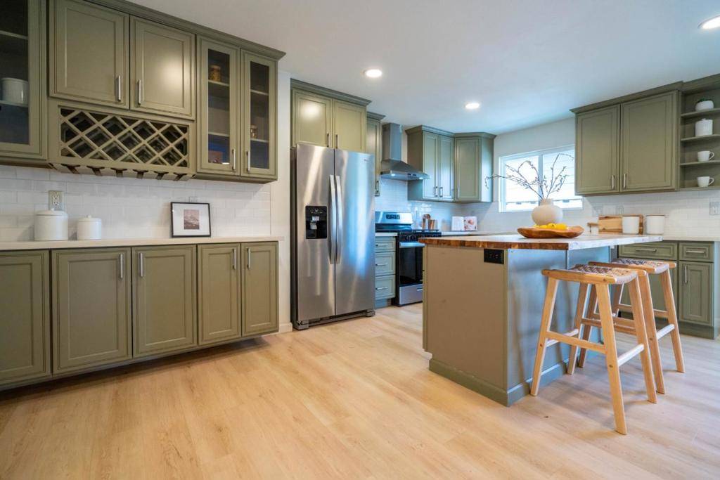 Santa Cruz, CA 95065,81 Rooney ST