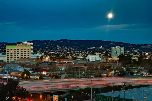 Oakland, CA 94607,311 Oak ST #PH4