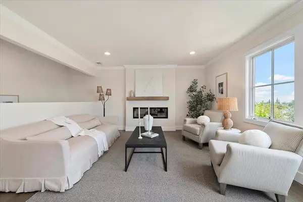 San Carlos, CA 94070,333 Oakview DR