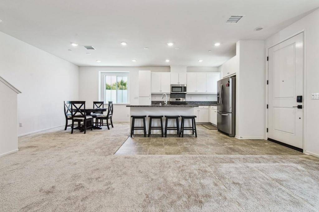 5584 Kate WAY #7, Fontana, CA 92336