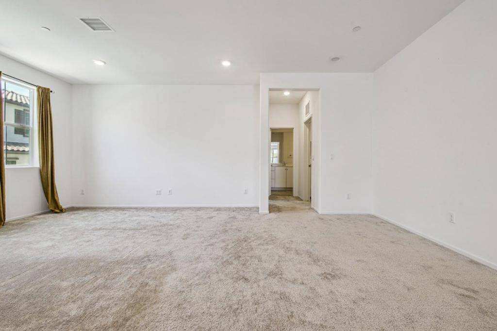 Fontana, CA 92336,5584 Kate WAY #7