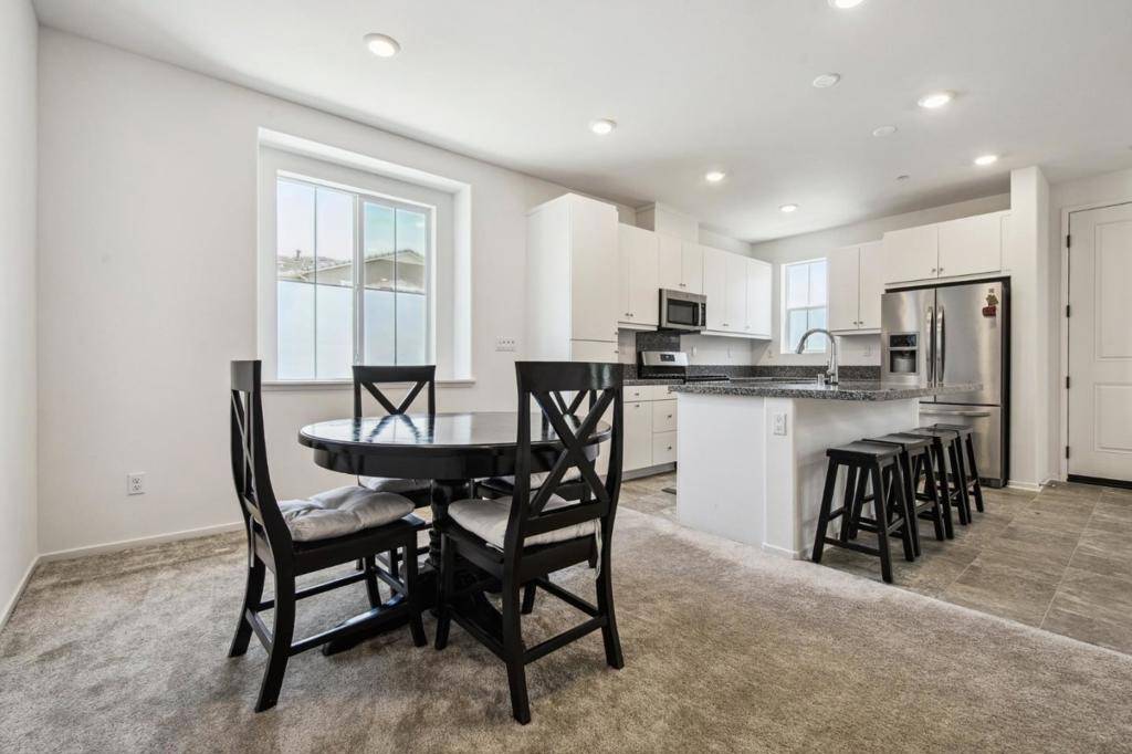Fontana, CA 92336,5584 Kate WAY #7