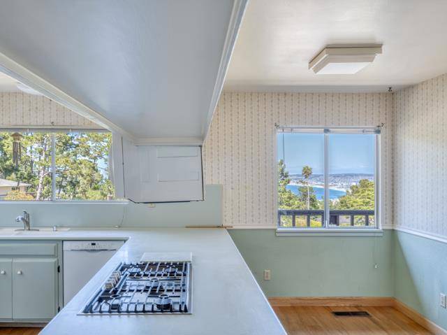 Monterey, CA 93940,15 Pinehill WAY