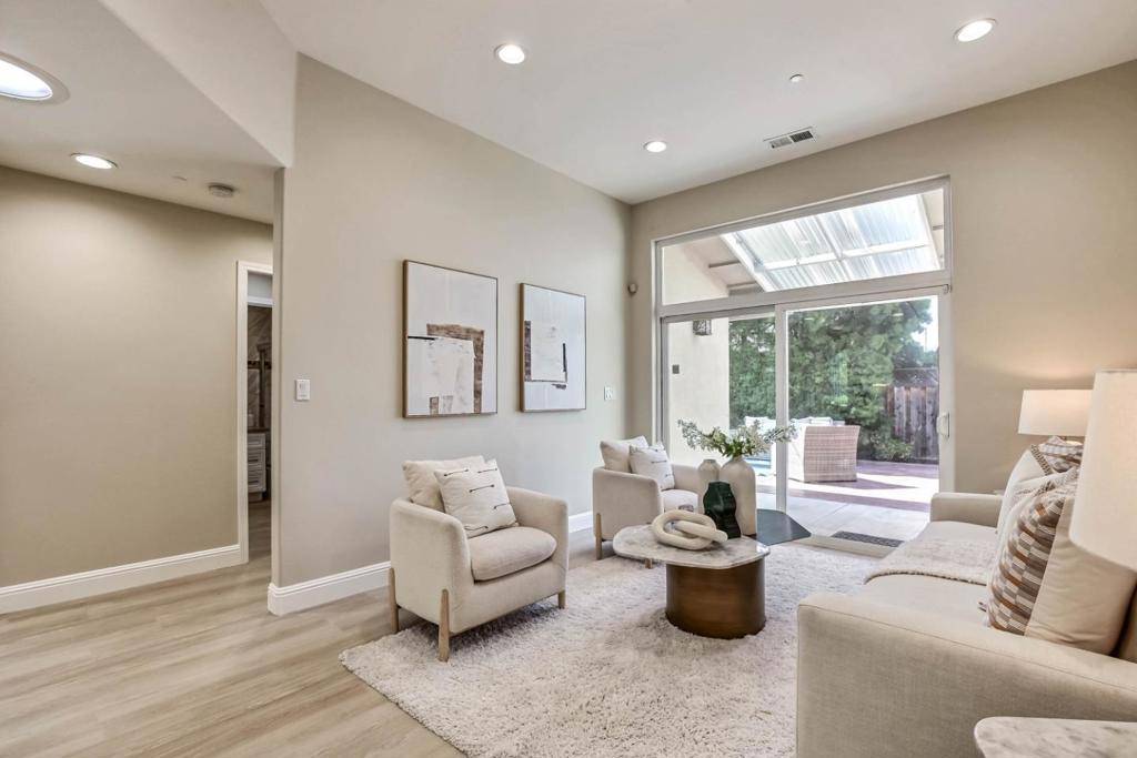 Cupertino, CA 95014,10289 Menhart LN