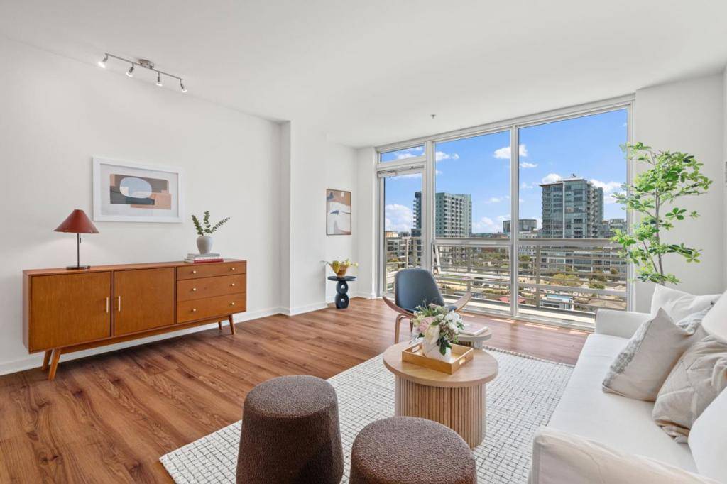 San Francisco, CA 94158,325 Berry ST #715