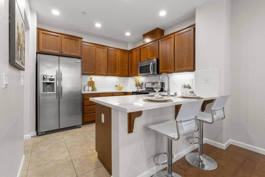 San Mateo, CA 94402,104 N Hummingbird LN
