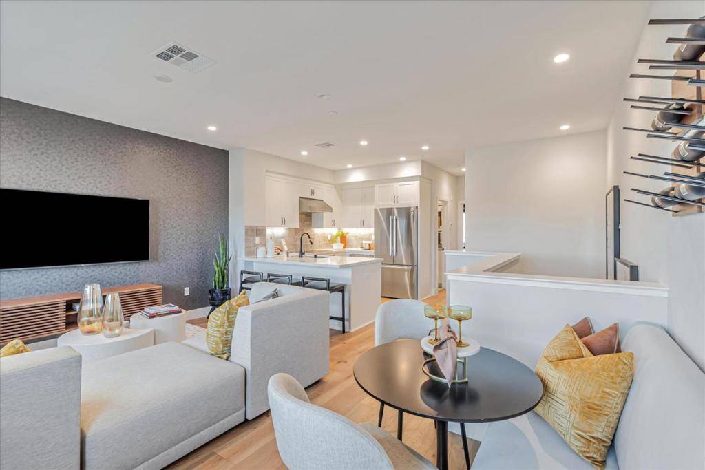 Palo Alto, CA 94303,1129 Esther CT
