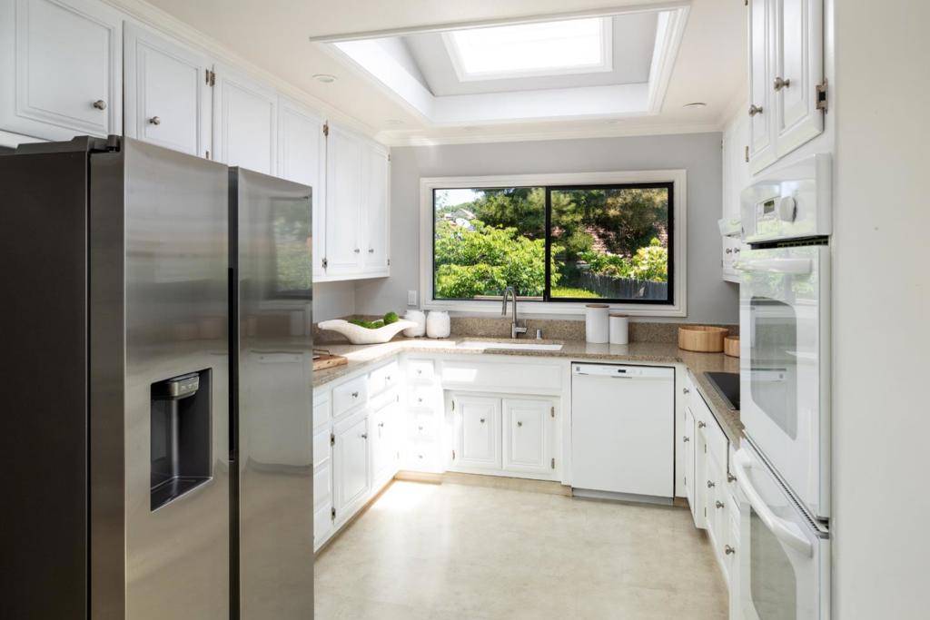 San Mateo, CA 94403,1416 Woodberry AVE