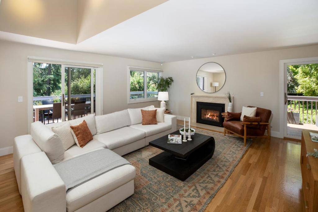 1330 Trinity DR, Menlo Park, CA 94025