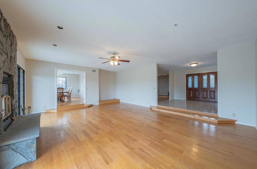 Salinas, CA 93907,21220 Valle San Juan DR