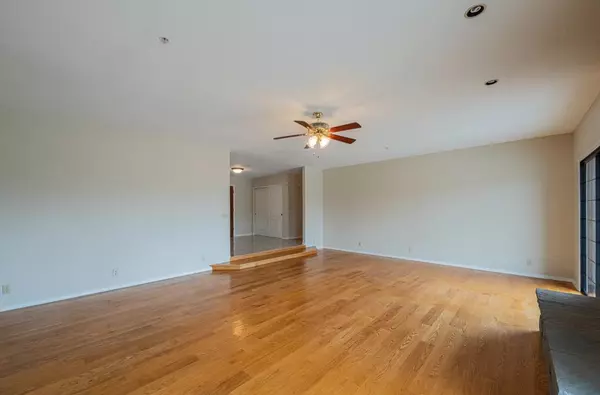 Salinas, CA 93907,21220 Valle San Juan DR