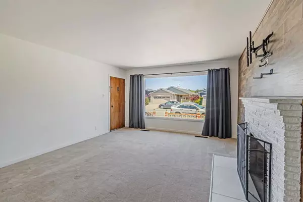 Half Moon Bay, CA 94019,624 Filbert ST