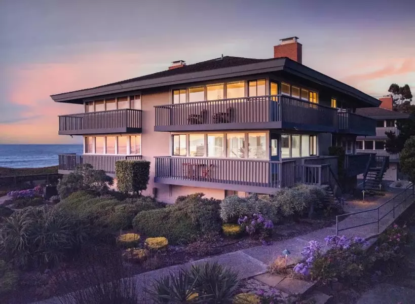 19 La Playa ST, Monterey, CA 93940