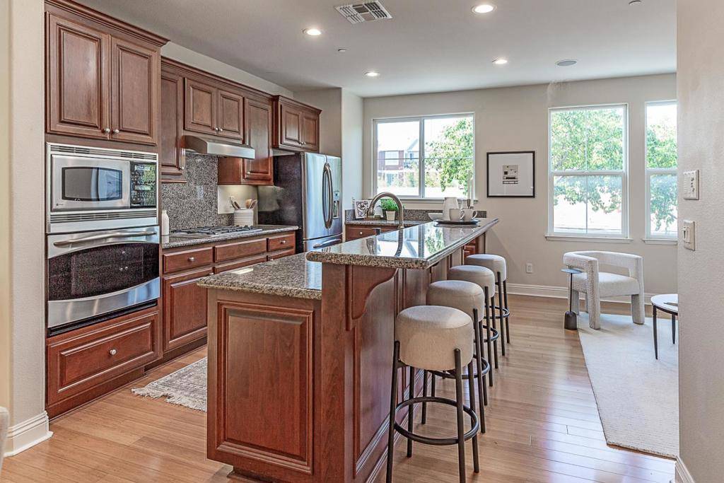 Mountain View, CA 94041,138 Iris DR