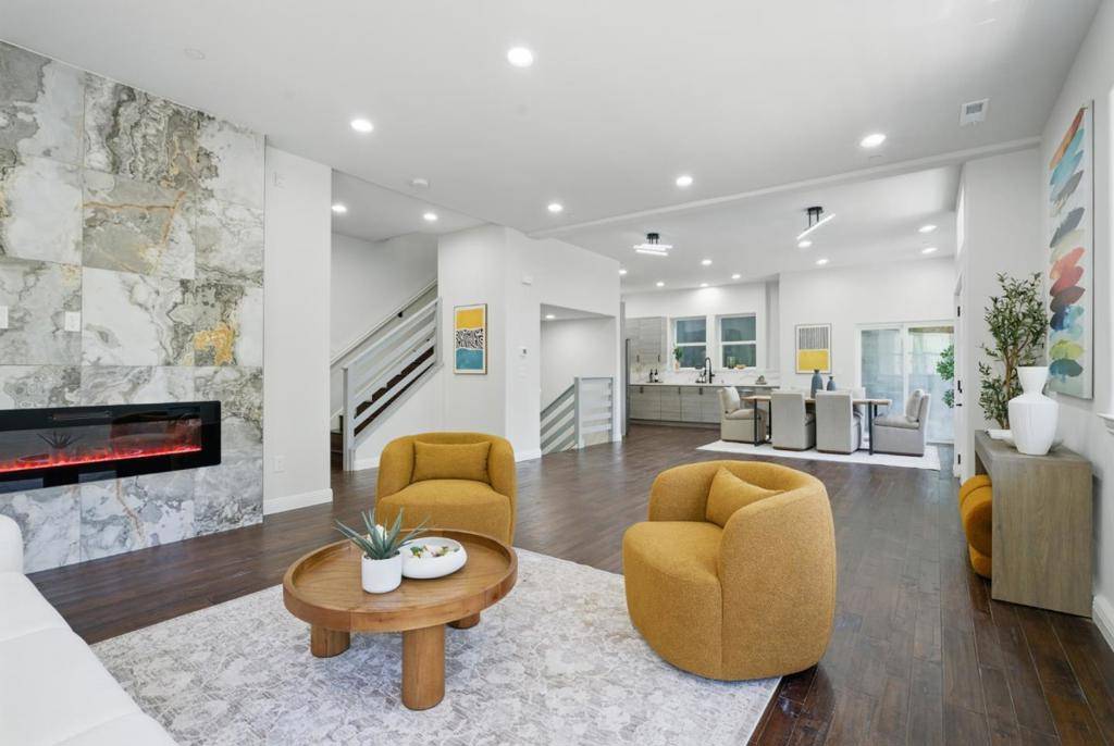 Oakland, CA 94611,6868 Moore DR