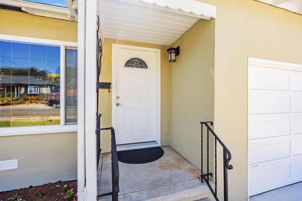 Hayward, CA 94542,25875 Bel Aire DR