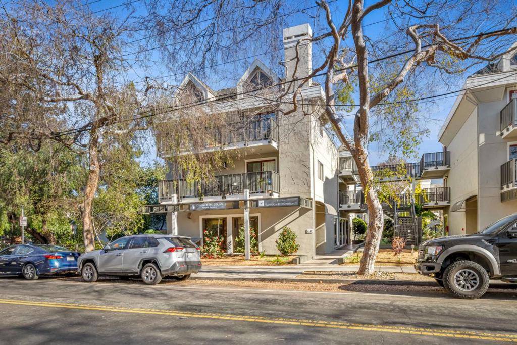Palo Alto, CA 94306,4149 El Camino WAY