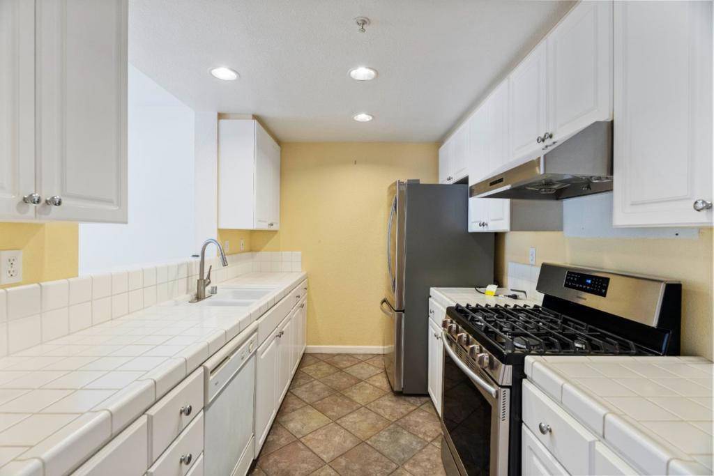 San Francisco, CA 94134,341 Stoneridge LN #5103