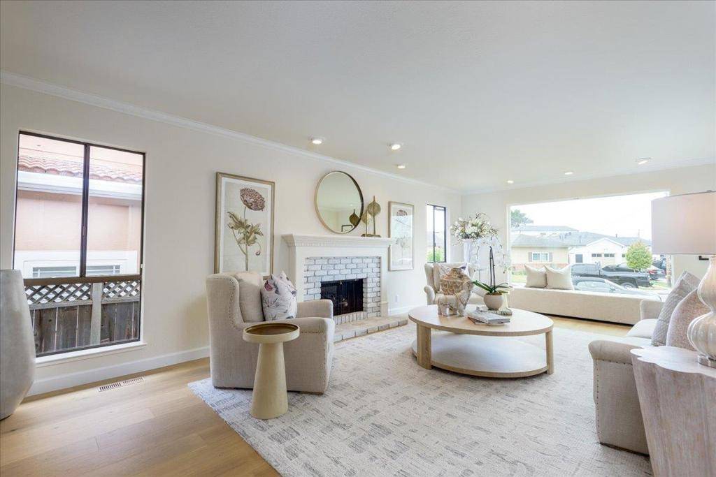 Half Moon Bay, CA 94019,733 Arroyo Leon DR
