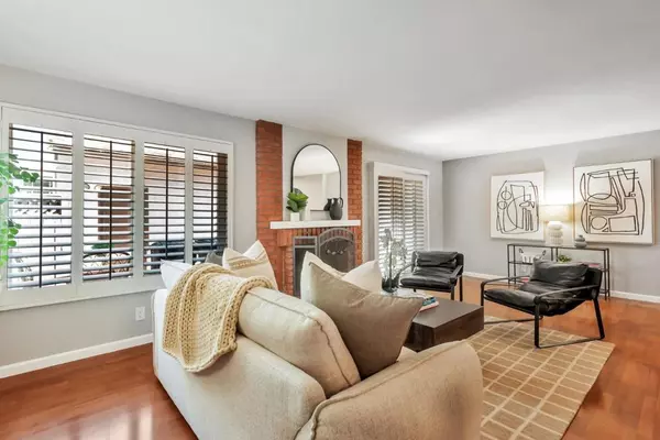 Foster City, CA 94404,856 Erickson LN