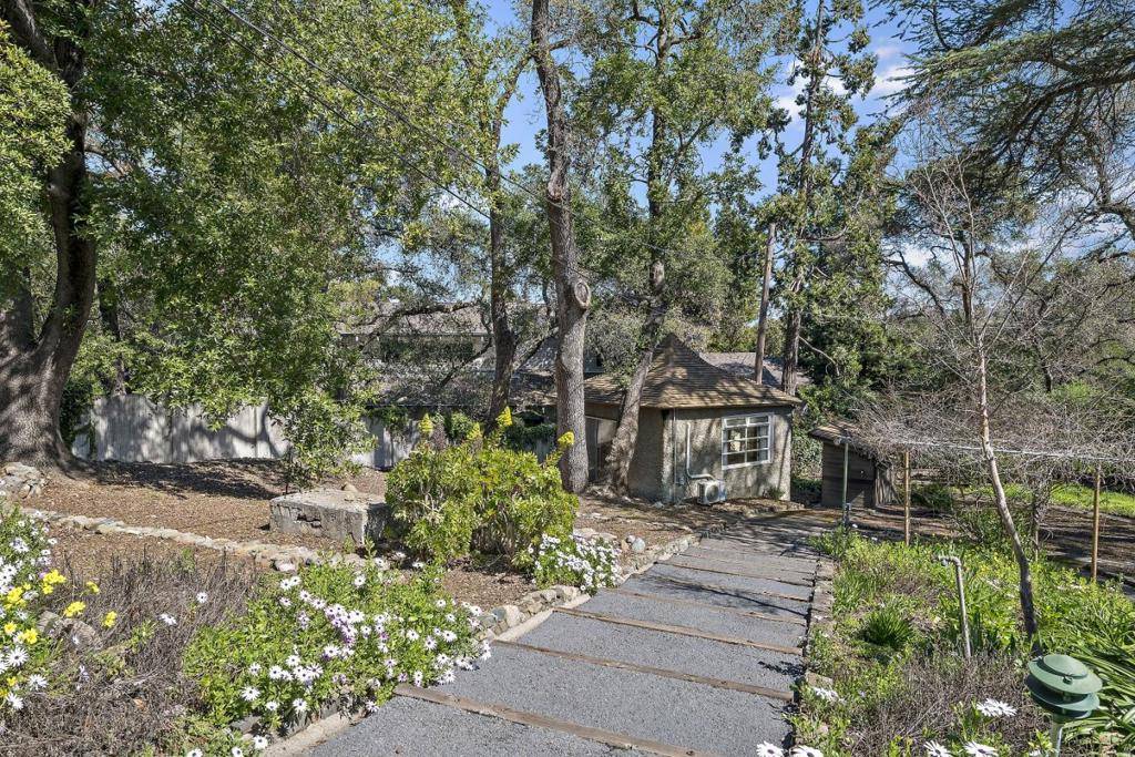 Los Gatos, CA 95030,100 Wood RD