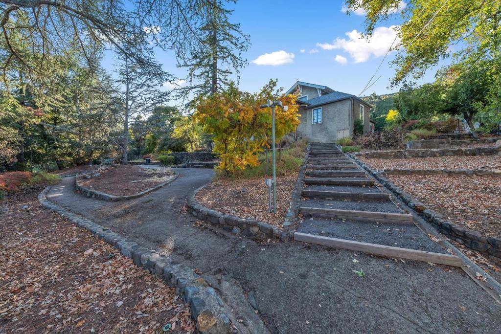 Los Gatos, CA 95030,100 Wood RD
