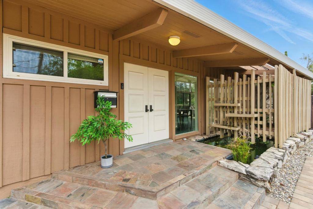 Castro Valley, CA 94546,18009 Laird CT
