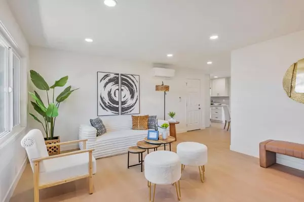Hayward, CA 94541,22052 Thelma