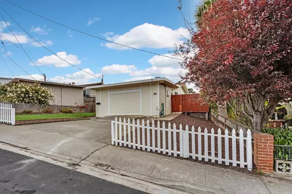 Pacifica, CA 94044,831 Edgemar AVE