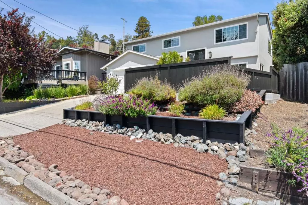 El Granada, CA 94018,330 Avenue Portola