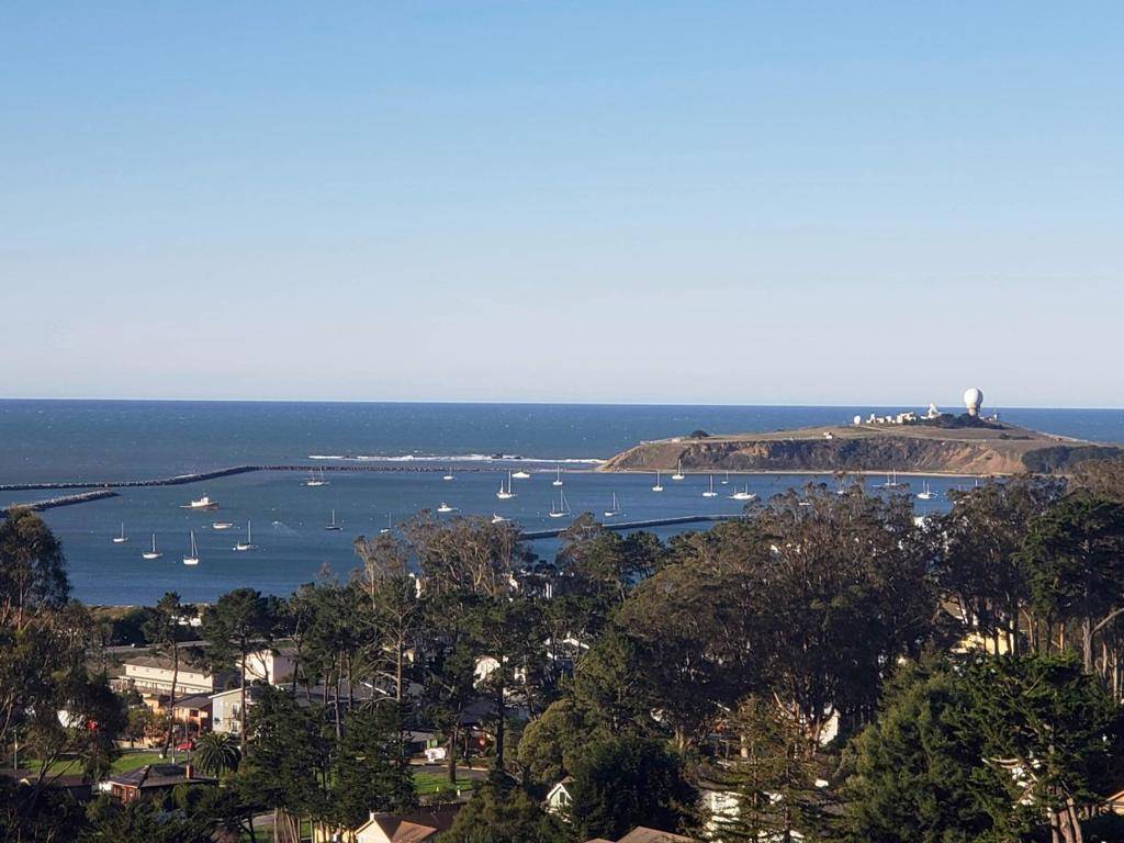 Half Moon Bay, CA 94019,215 El Granada BLVD