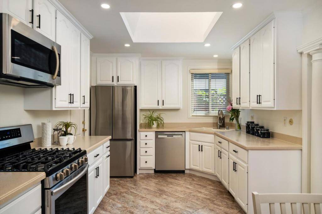 Redwood City, CA 94061,2403 Washington AVE