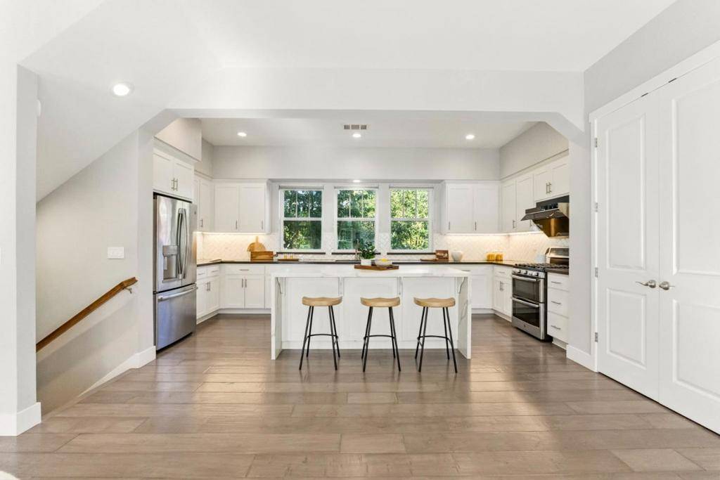 Mountain View, CA 94043,649 Sierra Vista AVE