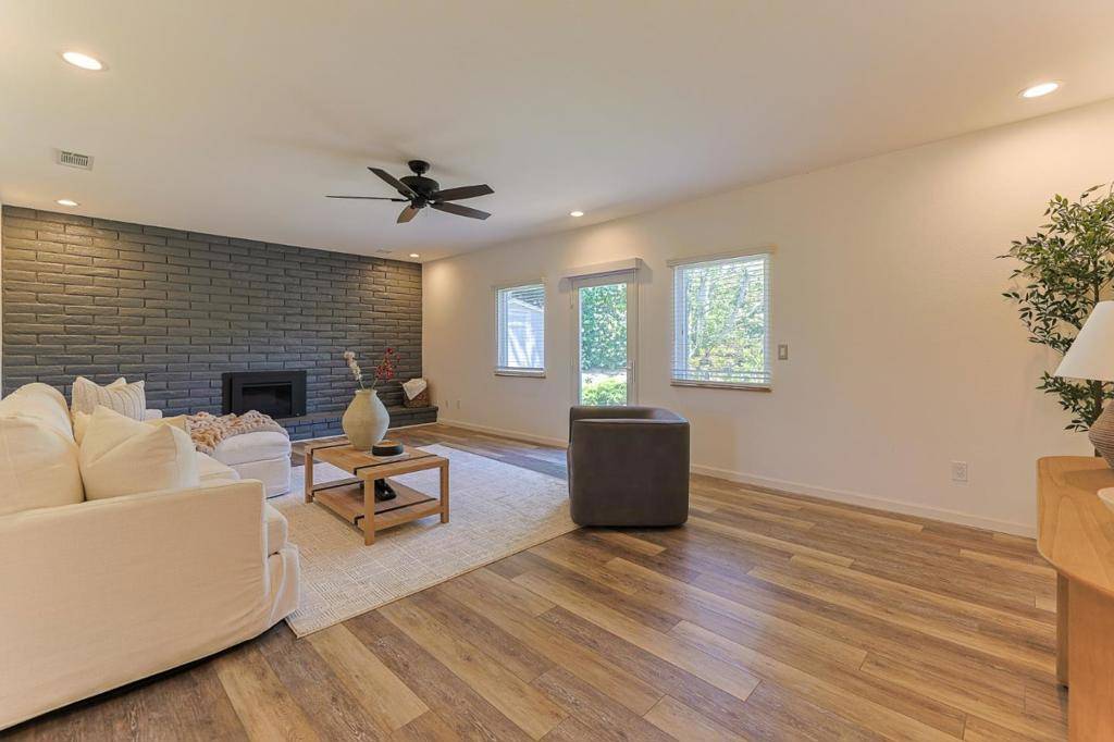 Salinas, CA 93907,9355 Holly Oak WAY