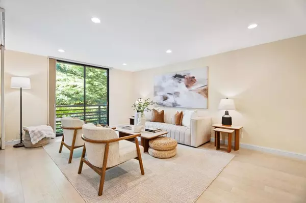 Menlo Park, CA 94025,1100 Sharon Park DR #2