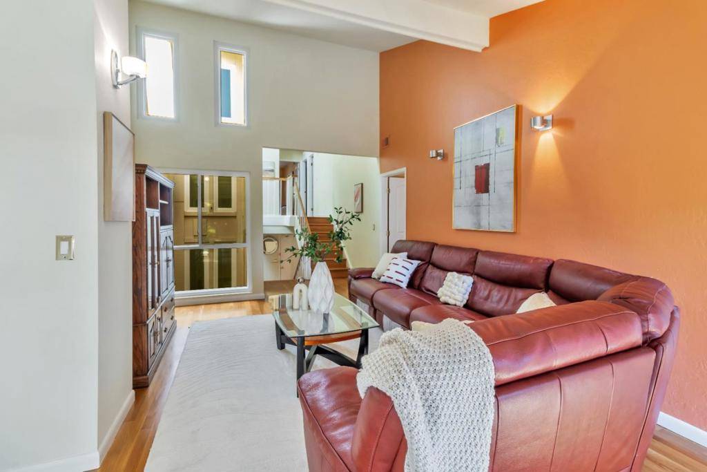 Menlo Park, CA 94025,574 Sand Hill CIR