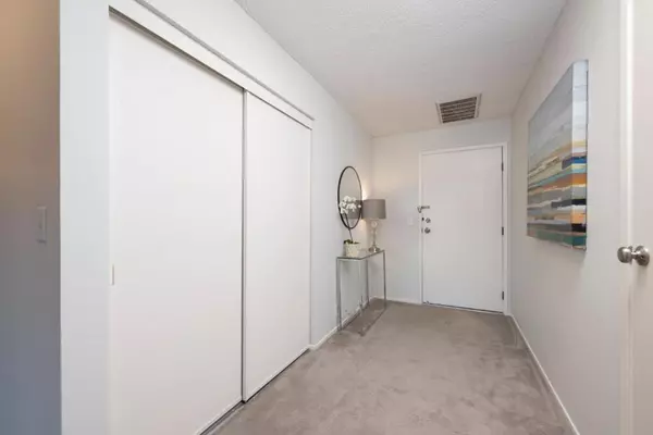 Redwood City, CA 94061,1458 HUDSON ST #305