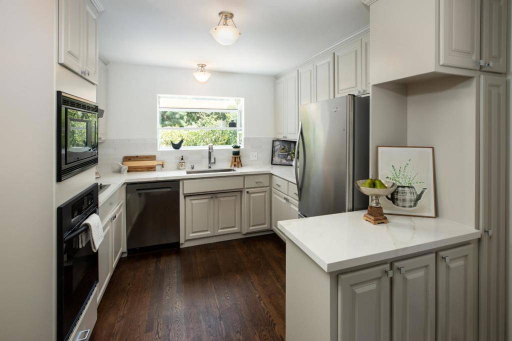 San Carlos, CA 94070,2910 Sherwood DR