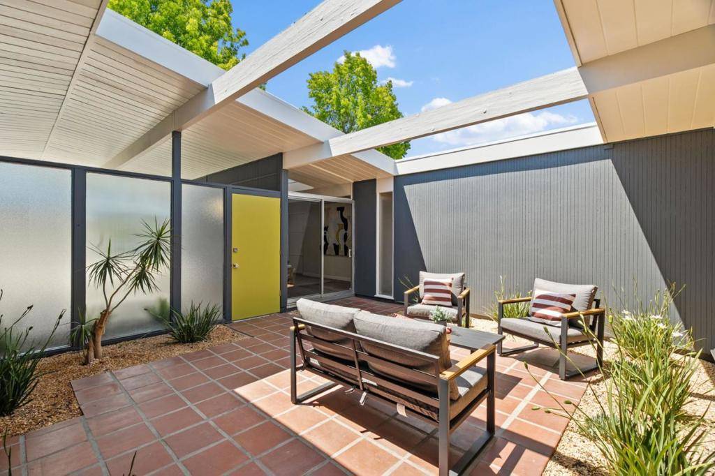 Sunnyvale, CA 94087,1472 Kingfisher WAY