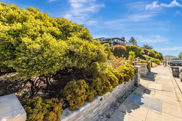 Oakland, CA 94619,11550 Skyline BLVD