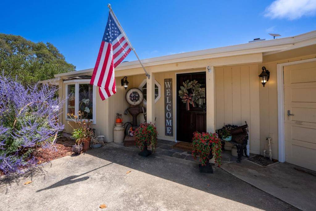 3225 Hillman LN, Royal Oaks, CA 95076