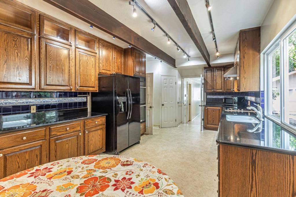 Palo Alto, CA 94303,2331 Carmel DR