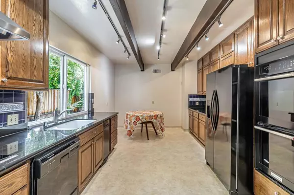 Palo Alto, CA 94303,2331 Carmel DR