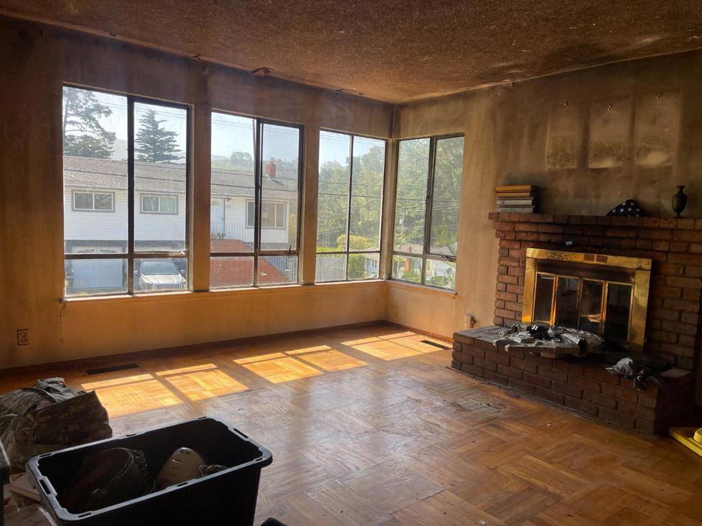 Pacifica, CA 94044,1107 Mason DR