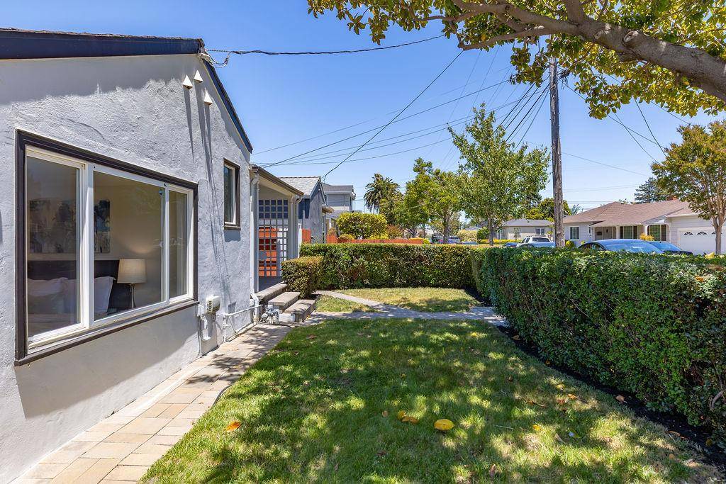 Burlingame, CA 94010,1032 Toyon DR