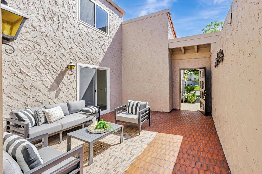 Los Gatos, CA 95032,142 Calle Larga