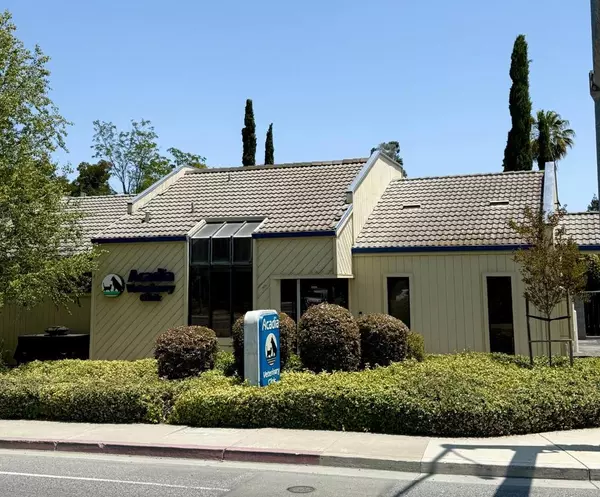 10012 N Foothill BLVD,  Cupertino,  CA 95014